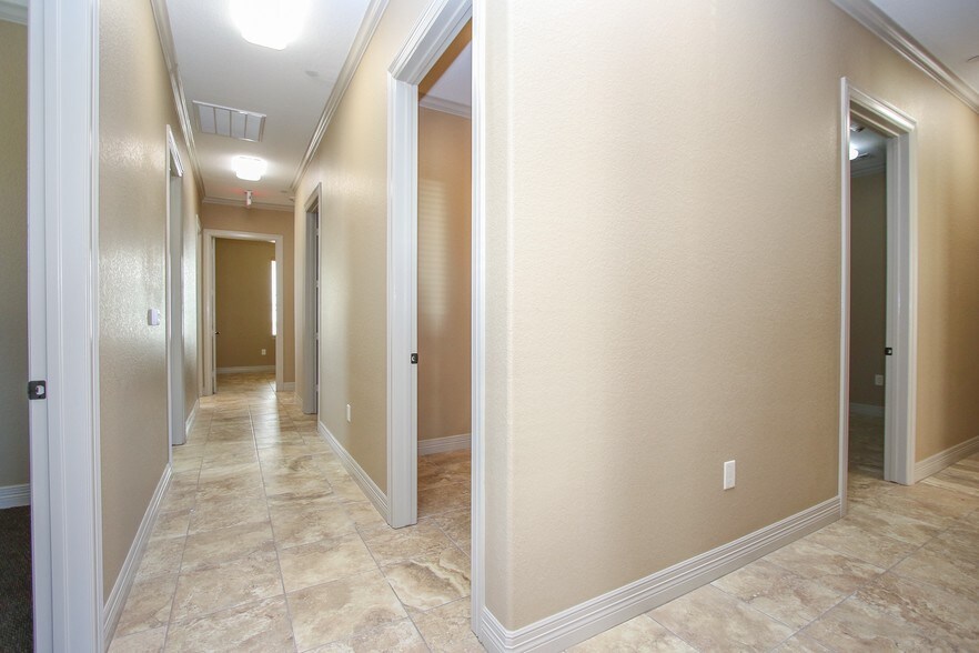 More Photos Of 17347 Village Green Dr, Houston Medical For Lease
