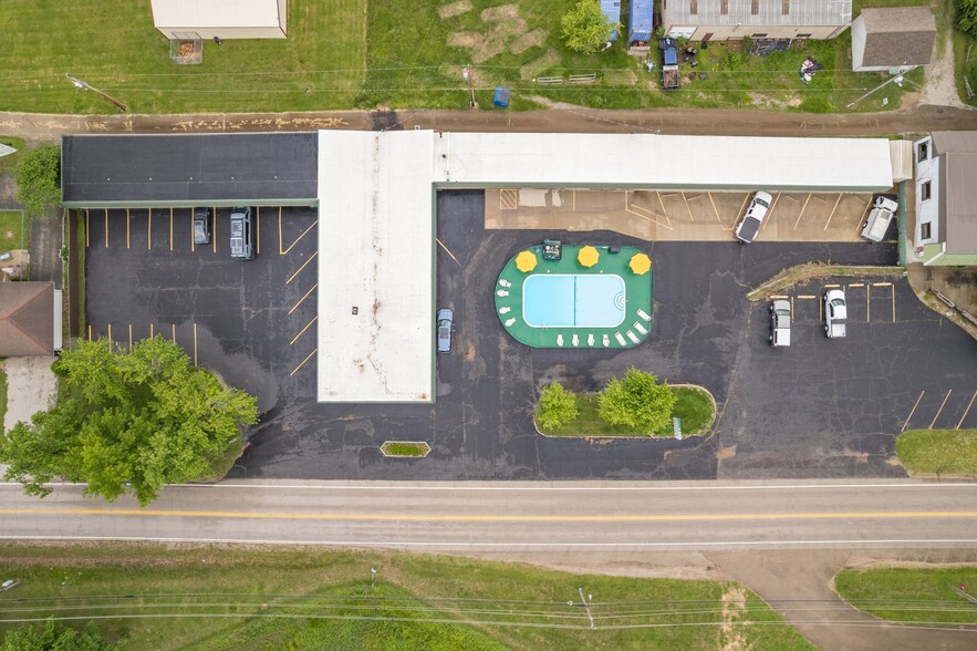 More Photos Of 310 S McCune St, Pilot Knob Hotel For Sale