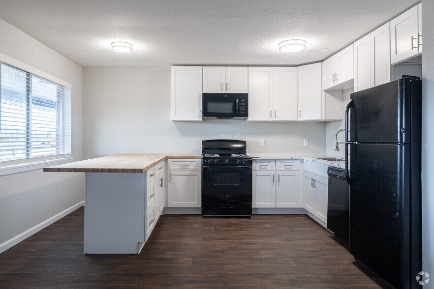 More Photos Of 2550 S Bypass 35, Alvin Apartments For Sale