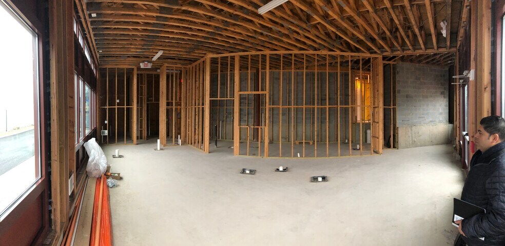 More Photos Of 700 Lynn St, Herndon Restaurant For Lease