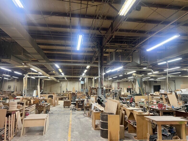 More Photos Of 314 Babb Dr, Lebanon Distribution For Sale