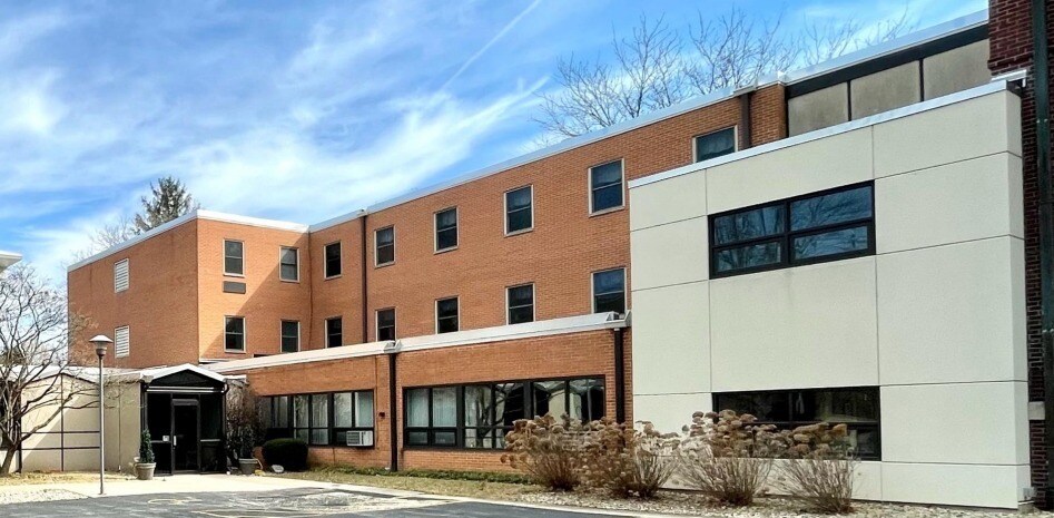 Primary Photo Of 2408 W Heading Ave, West Peoria Healthcare For Sale