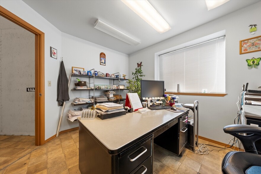 More Photos Of 720 E 3rd Ave, Moses Lake Manufacturing For Sale