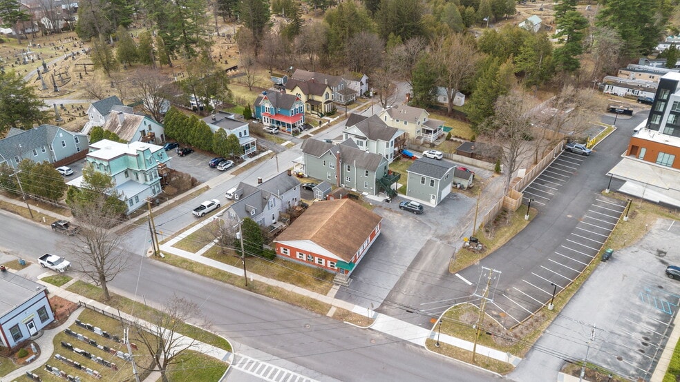More Photos Of 48 Lincoln Ave, Saratoga Springs Freestanding For Sale