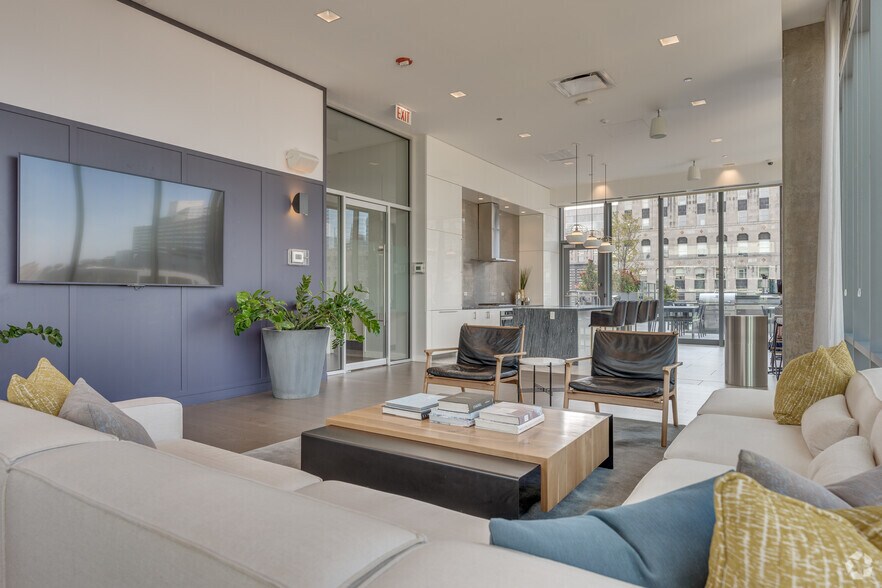 More Photos Of 221 W Hubbard St, Chicago Apartments For Lease