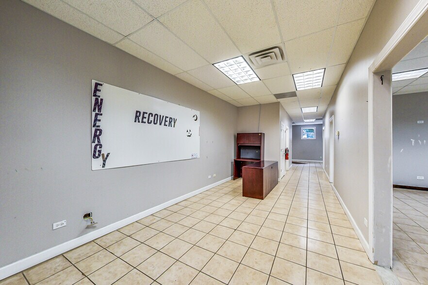 456 N Oakley Blvd, Chicago, IL 60612 Warehouse For Sale