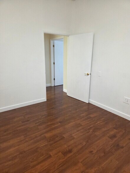 More Photos Of 7345 International Pl, Sarasota Light Manufacturing For Lease