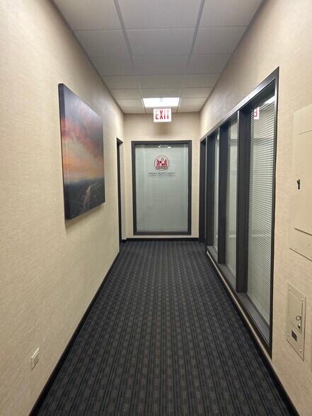 More Photos Of 4747 W Peterson Ave, Chicago Office For Lease