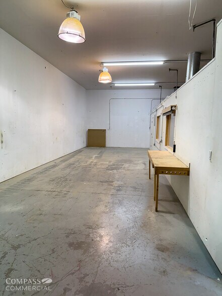 More Photos Of 2525 NE Twin Knolls Dr, Bend Light Manufacturing For Lease
