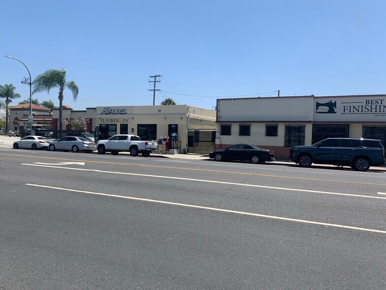 More Photos Of 5268-5276 Atlantic Blvd, Maywood Showroom For Sale