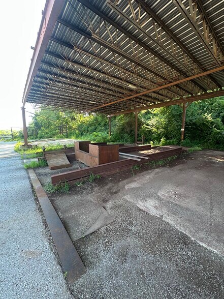 More Photos Of 3040 Manchester Trfy, Kansas City Warehouse For Sale
