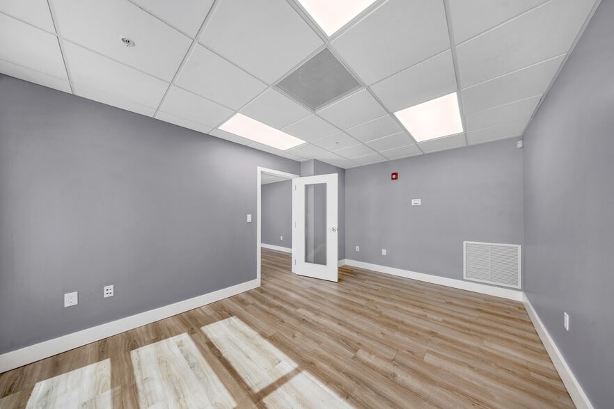 More Photos Of 11379-11399 NW 122nd St, Medley Warehouse For Sale