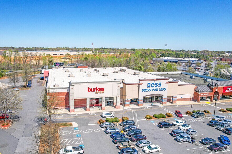 More Photos Of 3016-3030 E Franklin Blvd, Gastonia General Retail For Lease