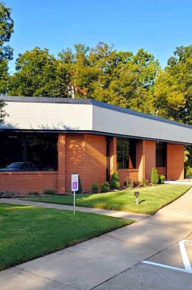 More Photos Of 3101 N Hemlock Cir, Broken Arrow Office For Lease
