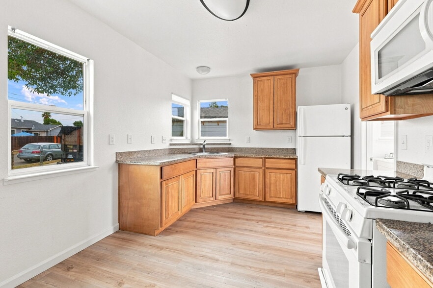 More Photos Of 235 12th St, Vallejo Apartments For Sale