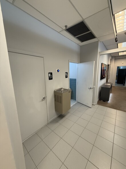 More Photos Of 7979 Pines Blvd, Pembroke Pines Storefront Retail Office For Sale