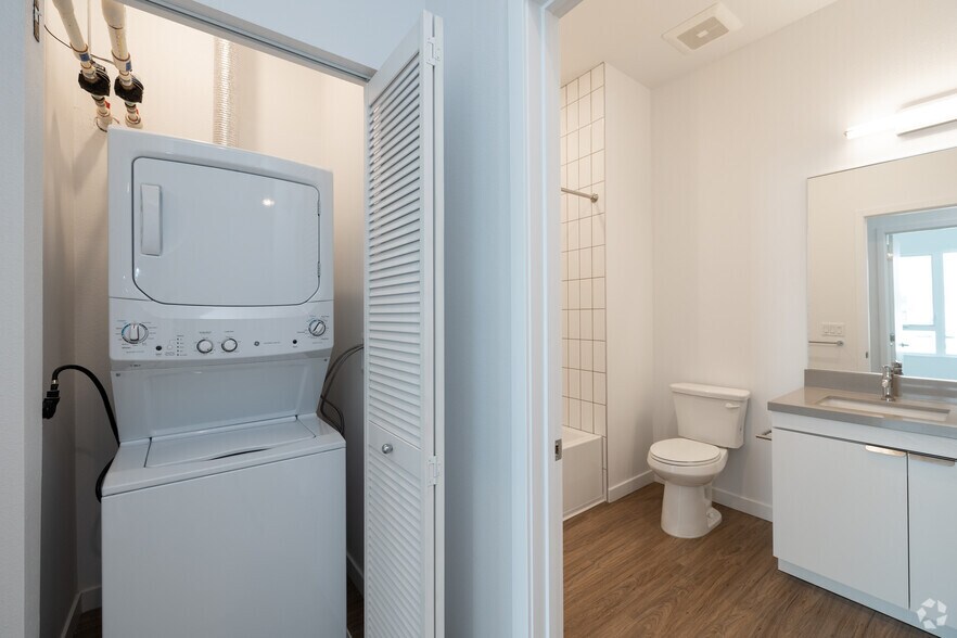 More Photos Of 107 S Hewitt St, Los Angeles Apartments For Lease