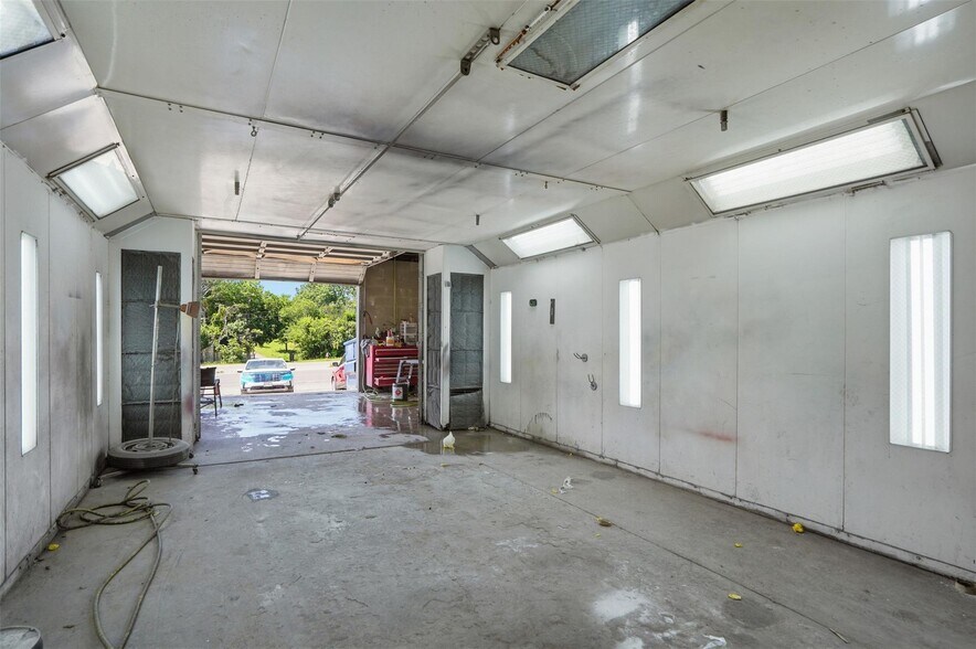 More Photos Of 5416 Jacksboro Hwy, Fort Worth Industrial For Sale