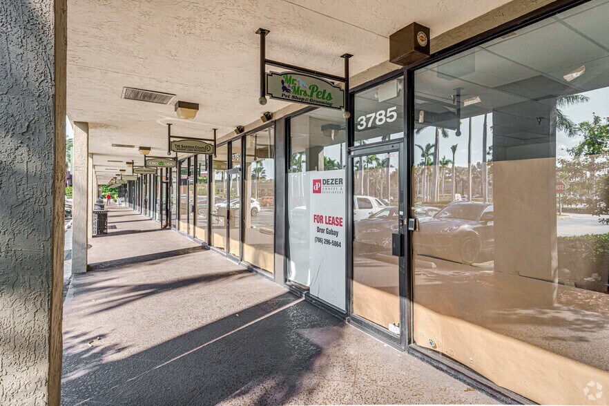 More Photos Of 3569-3885 NE 163rd St, North Miami Beach General Retail For Lease