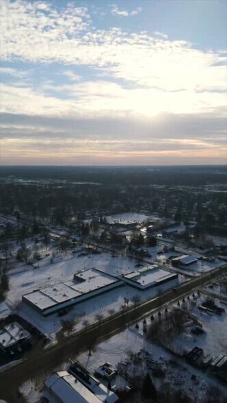 Primary Photo Of 3402 Richfield Rd, Flint Freestanding For Sale