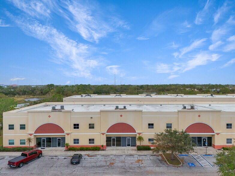 More Photos Of 787 Commerce Dr, Venice Warehouse For Lease