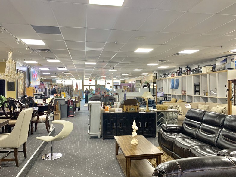 More Photos Of 500 Sunrise Hwy, Rockville Centre Storefront For Lease
