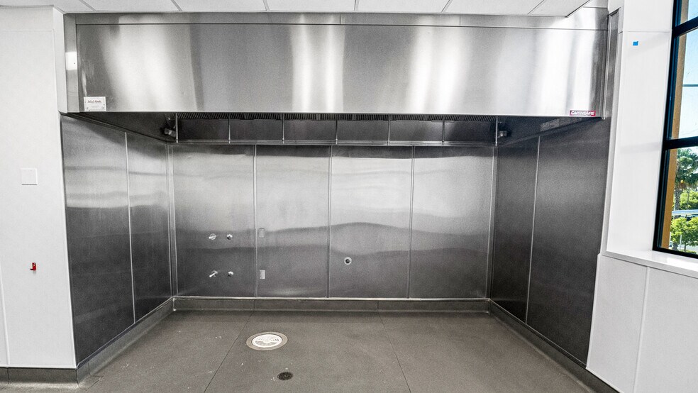 More Photos Of 456 Elm Ave, Long Beach Restaurant For Sale