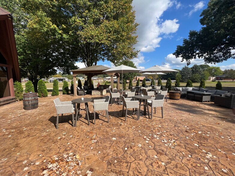 More Photos Of 10804 Wilkshire Blvd, Bolivar Office For Sale