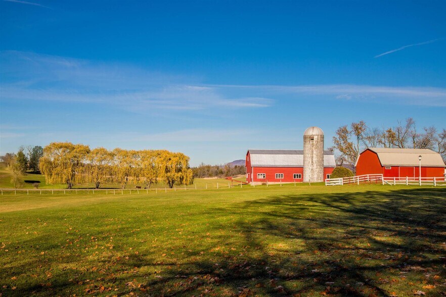 More Photos Of 640 Orchard Dr, Bridport Flex For Sale