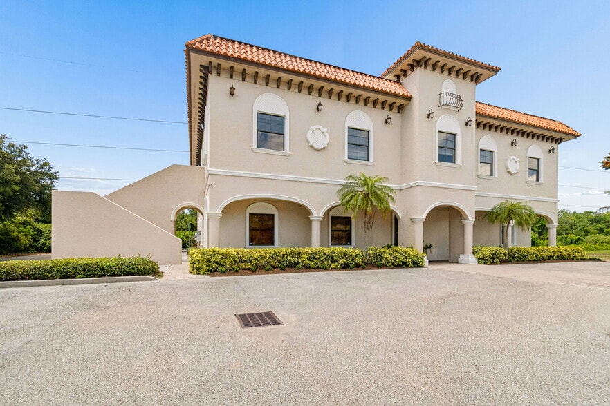 More Photos Of 6730 W Linebaugh Ave, Tampa Office For Sale