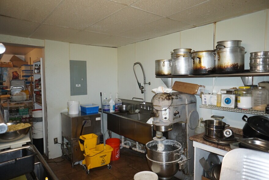 More Photos Of 540-534 Pawling Ave, Troy Freestanding For Lease