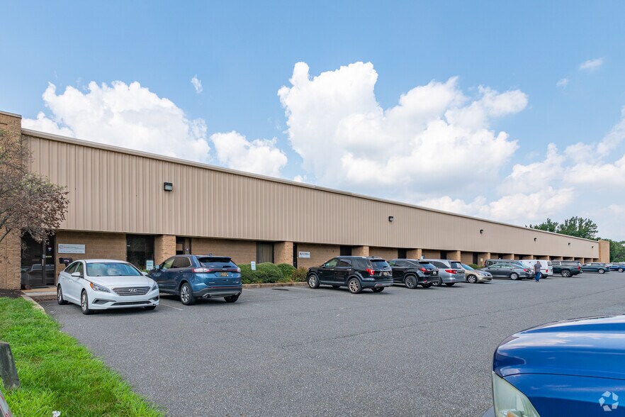 More Photos Of 256-284 Quigley Blvd, New Castle Warehouse For Lease