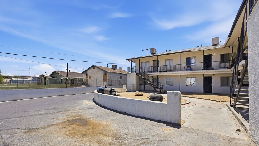 More Photos Of 511-517 E Fredricks St, Barstow Apartments For Sale
