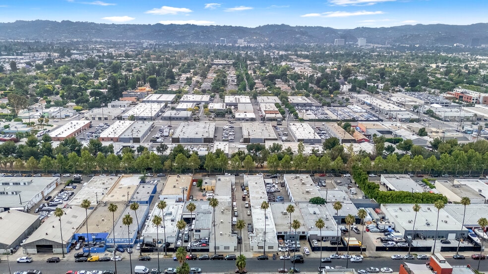 More Photos Of 14754 Calvert St, Van Nuys Service For Lease