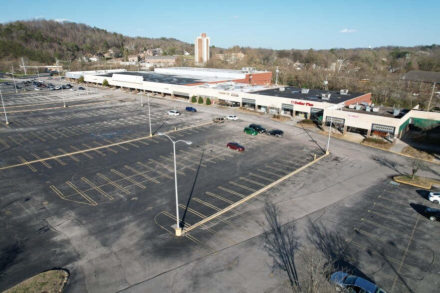 More Photos Of 4306-4454 N Broadway St, Knoxville Unknown For Lease