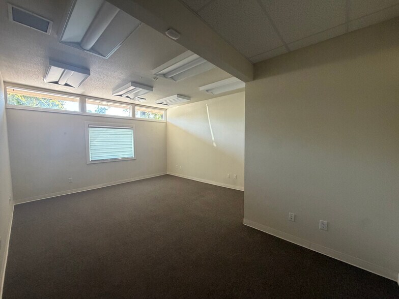 More Photos Of 125 N Church St, Lodi Office For Lease