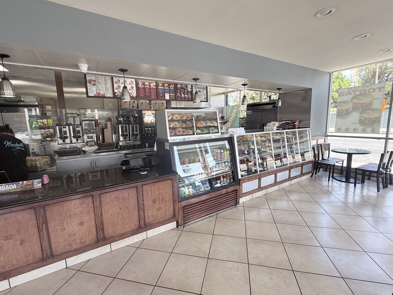 More Photos Of 7150 Melrose Ave, Los Angeles General Retail For Lease