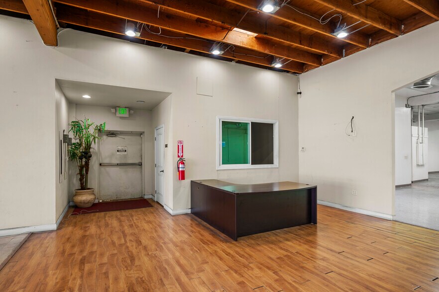 More Photos Of 7865 Balboa Ave, San Diego Freestanding For Lease