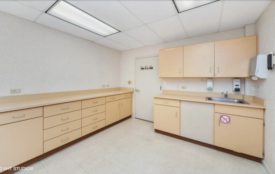 More Photos Of 6374 N Lincoln Ave, Chicago Medical For Lease