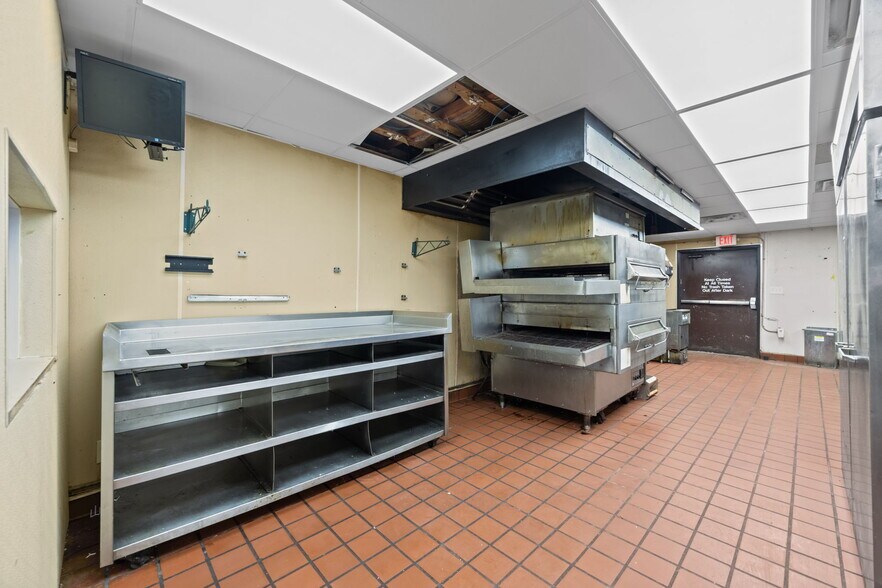 More Photos Of 1301 Gum Branch Rd, Jacksonville Restaurant For Sale