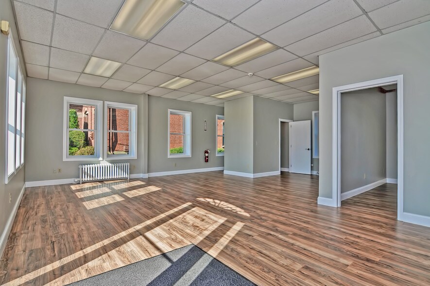 More Photos Of 1078 Main St, Leicester Coworking Space