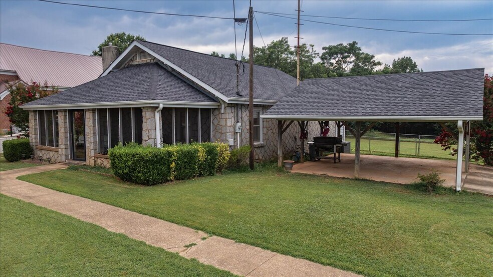 More Photos Of 317 General Daniel Ave N, Danielsville General Retail For Sale