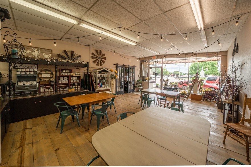 More Photos Of 75 N Waco St, Hillsboro General Retail For Lease