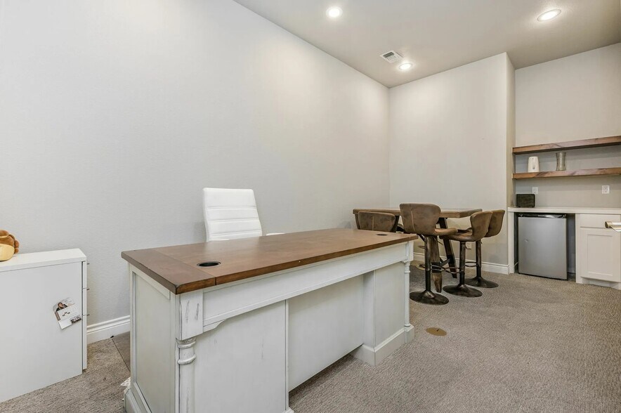 More Photos Of 2100 FM Hwy 2590, Canyon Office For Lease