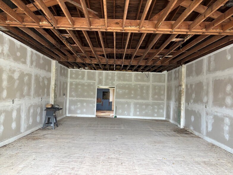 More Photos Of 200 Burbridge Ave, Chillicothe Convenience Store For Sale