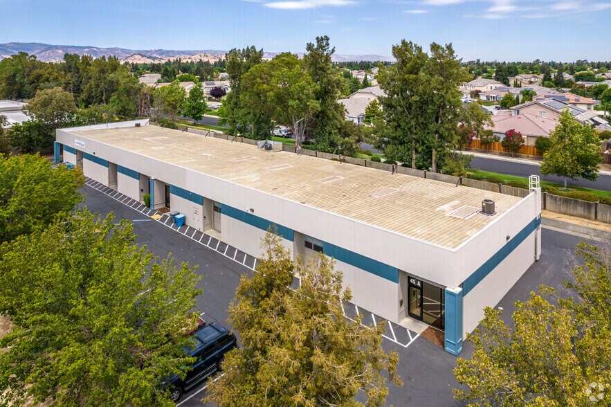 More Photos Of 45 Commerce Pl, Vacaville Service For Lease