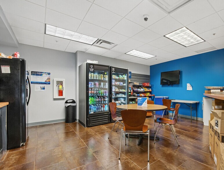 More Photos Of 600-640 S Front St, Columbus Parking Garage For Lease