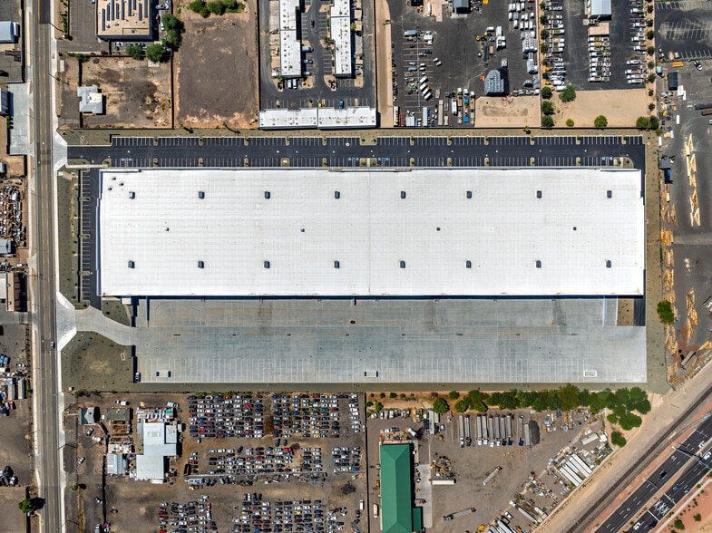 More Photos Of 6550 W Orangewood Ave, Glendale Warehouse For Lease