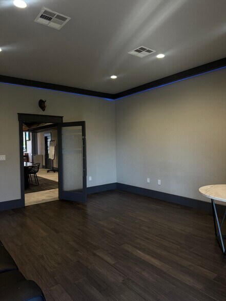 More Photos Of 424 S Main St, Newcastle Office For Lease