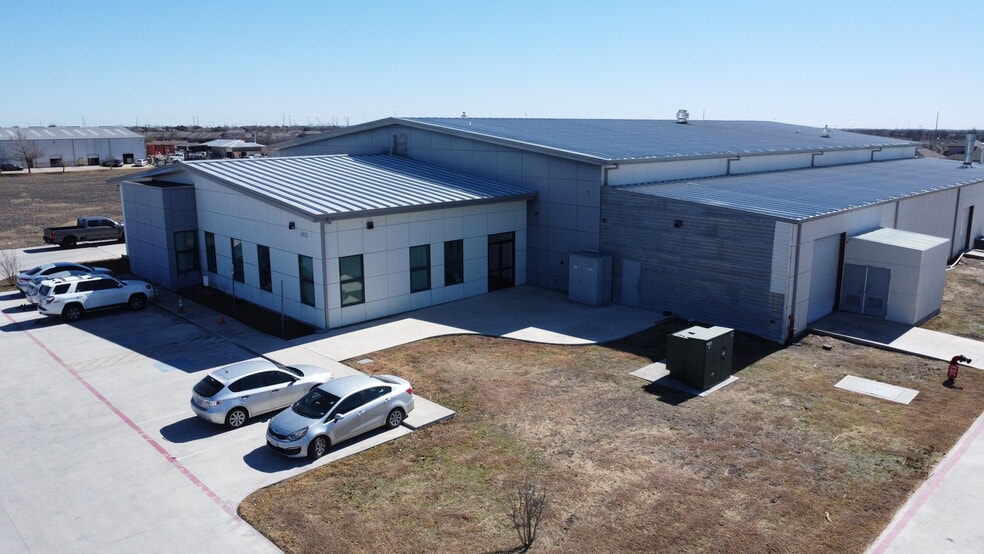 Primary Photo Of 3800 Limmer Loop, Hutto Manufacturing For Sale